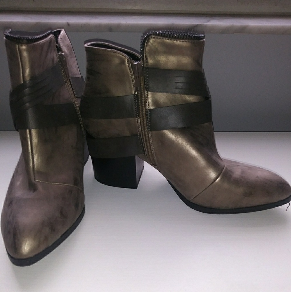 Pre-loved Qupid boots brushed copper silver size 9